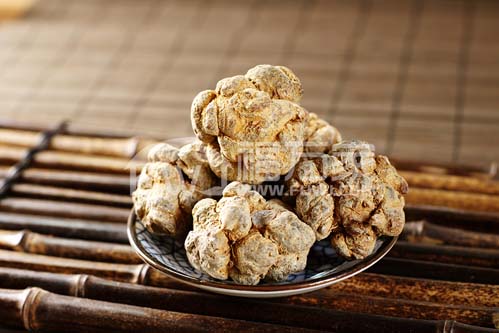 曬干的三七 曬干的三七